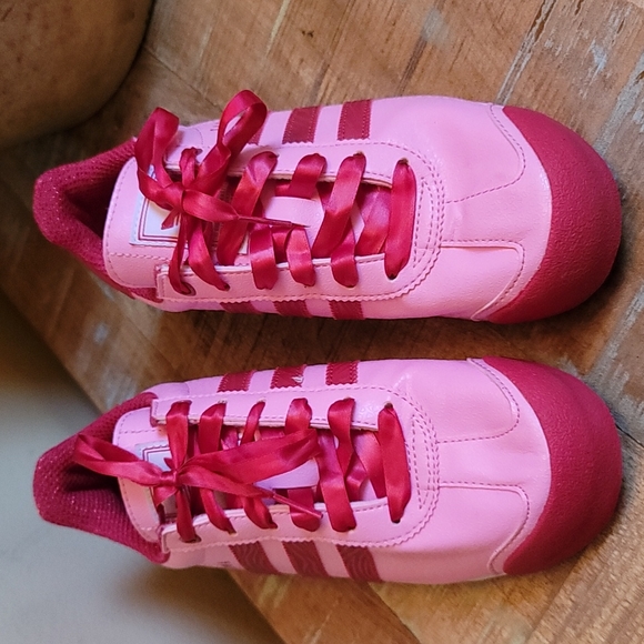adidas Other - Adidas Kids Samoas - SZ 4